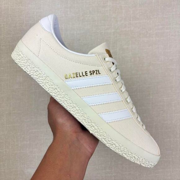 Athletic_Shoes